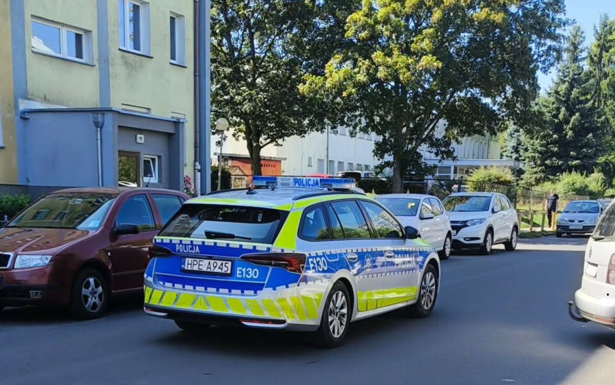 Służby postawione na nogi. Mężczyzna groził, że wyskoczy z okna